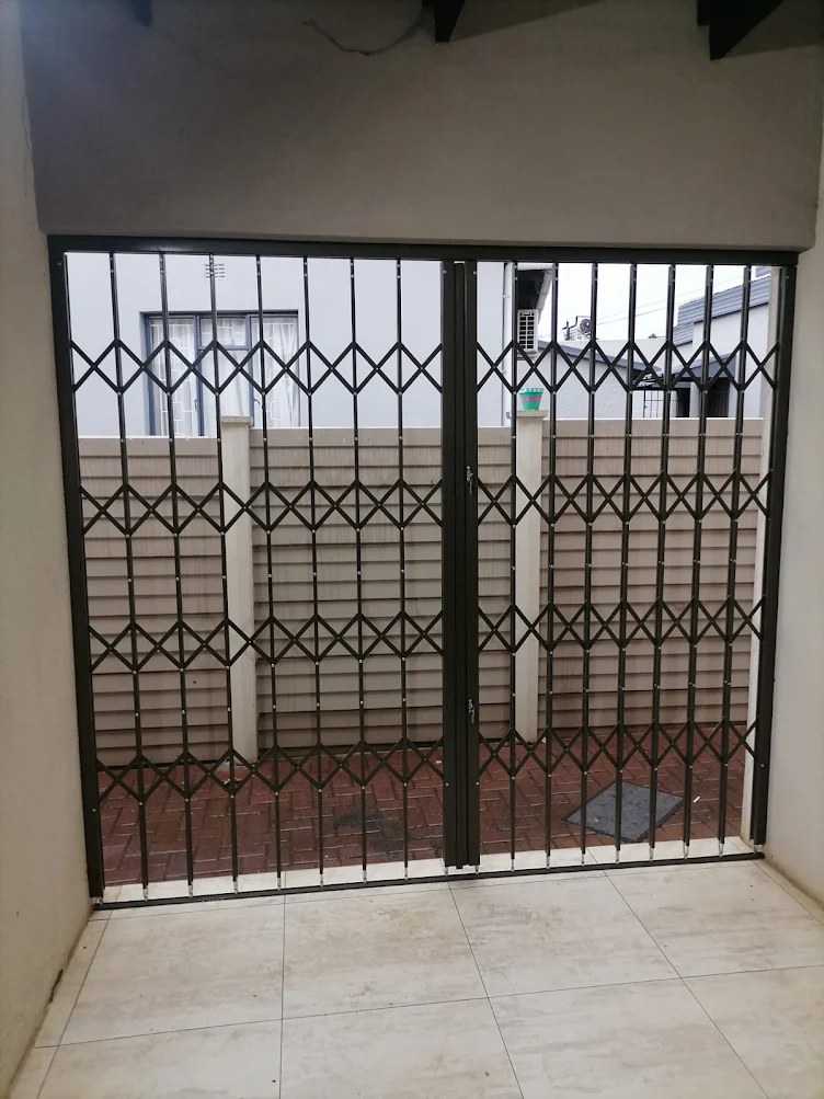Expandable security gate across a wide double opening